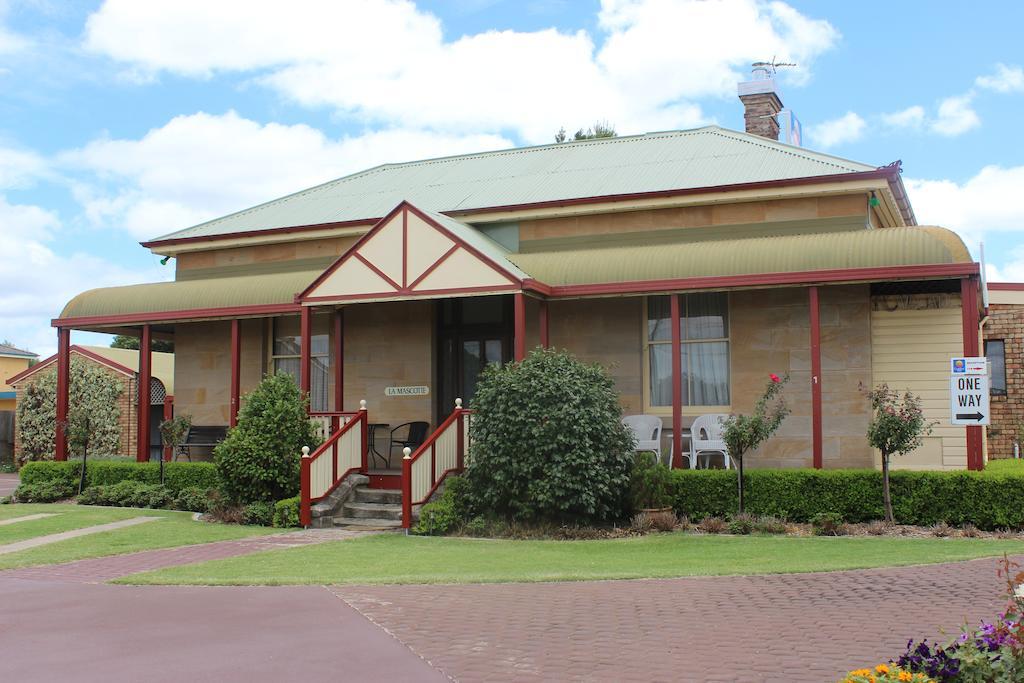 Warwick Settlers Inn Exterior photo